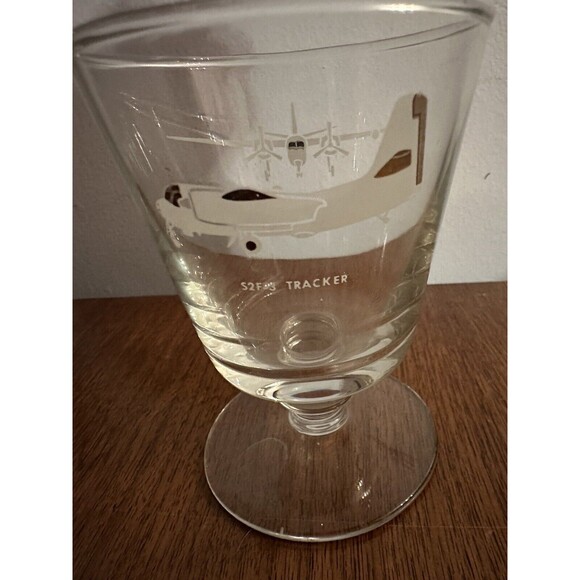 Vintage Stemmed Glasses Airplane Design Hawkeye Gulf  S2F -3 TRACKER - Picture 10 of 11